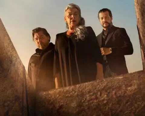 《双坟》：悬疑惊悚背后的人性纠葛，温情治愈与侦探推理的奇妙碰撞！